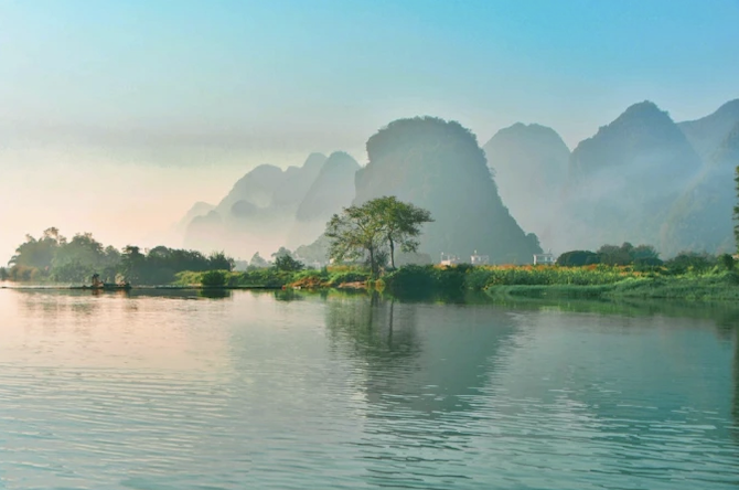 Karst mountains reflected in the Li River at Guilin